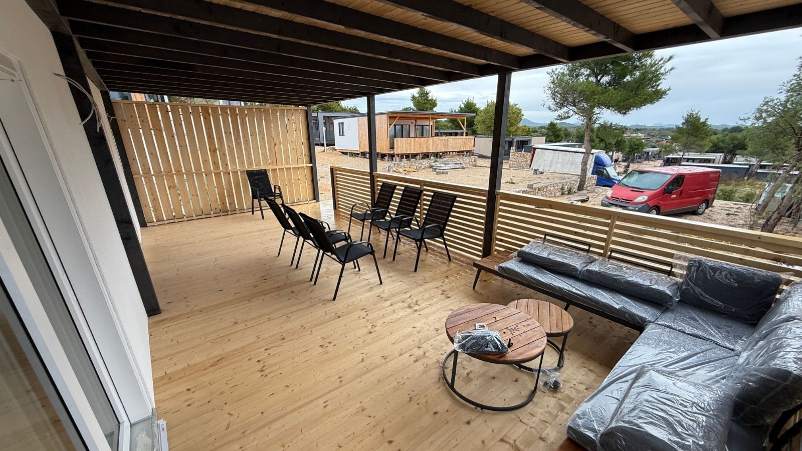 Zakaj se toliko ljudi danes odloča za mobilne hiške na Hrvaškem?